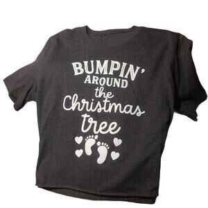 Maternity Christmas Novelty T-Shirt Expecting Holiday Pregnancy Baby Feet No Tag